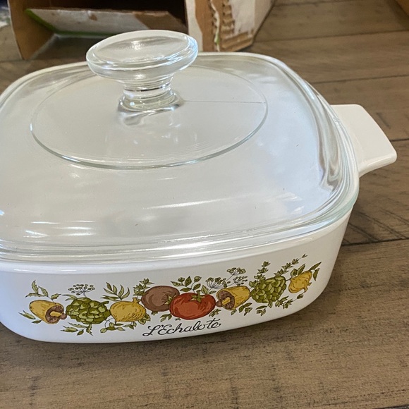 Vintage Corning Ware 1-Qt Covered Saucepan - Picture 5 of 7